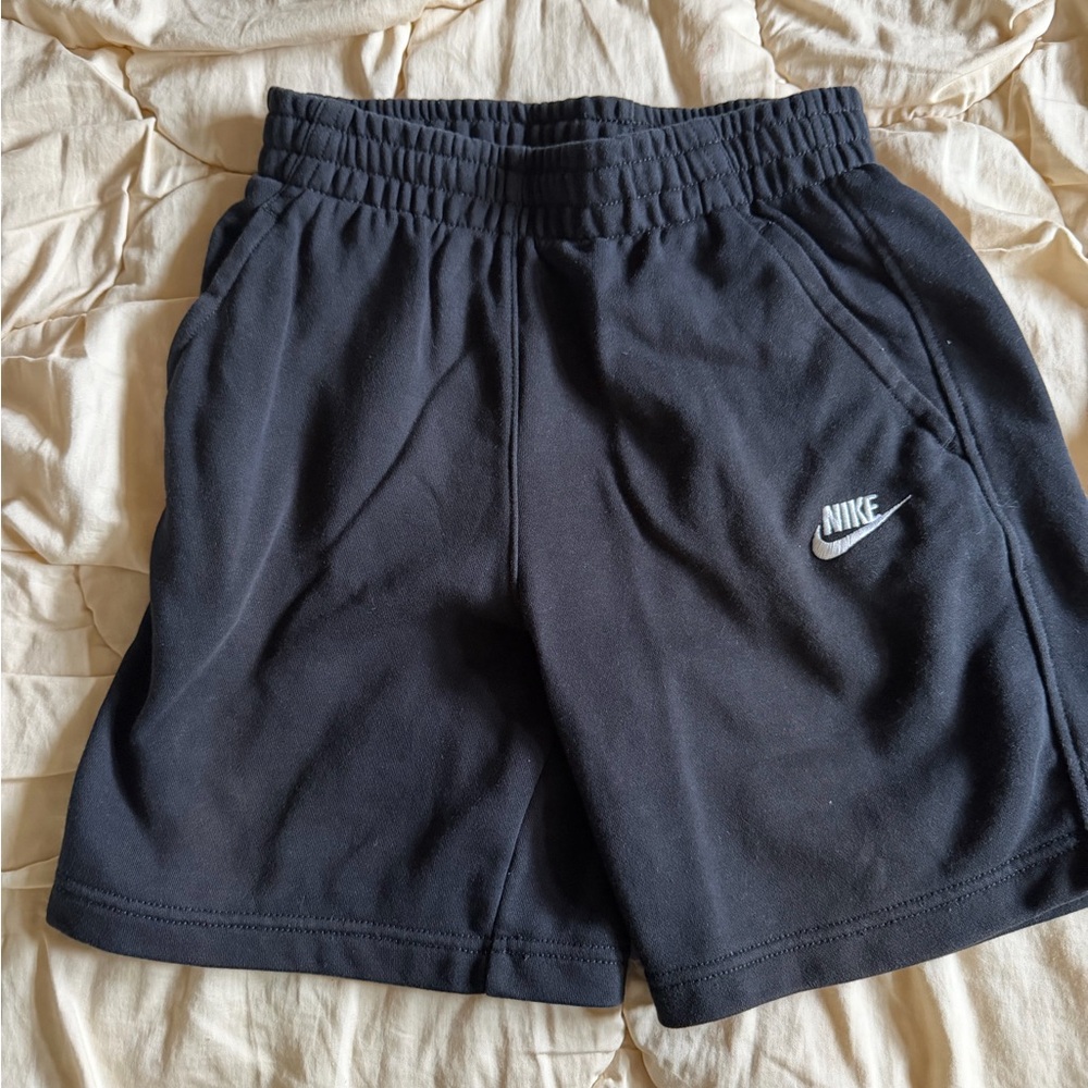 Nike Boy's Black Nike Training Shorts size Large